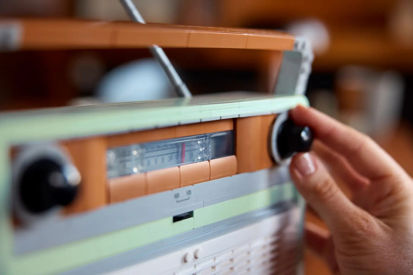 10334 ESCLUSIVA LEGO ICONS - Radio vintage