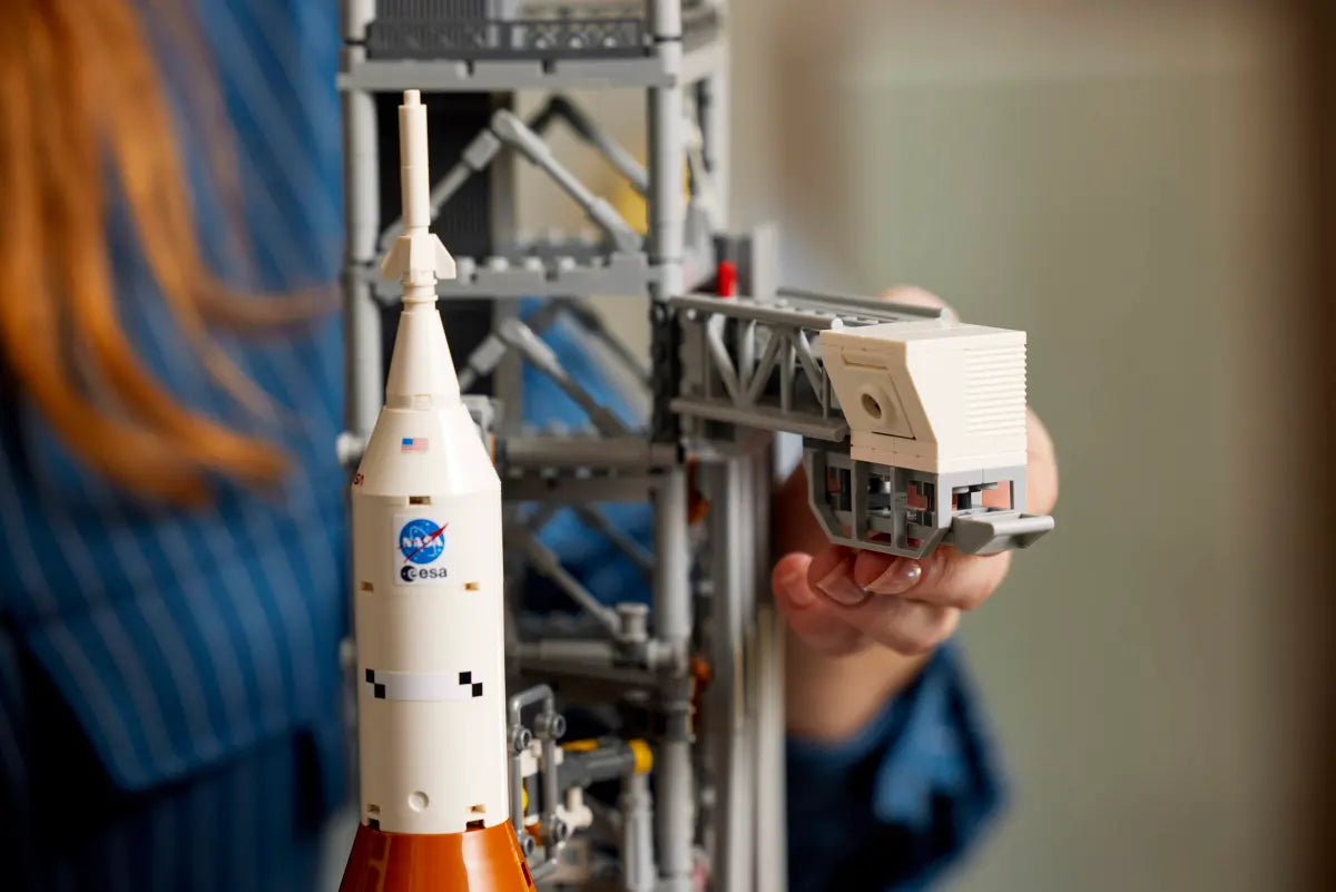 10341 ESCLUSIVA LEGO ICONS - Sistema di lancio spaziale NASA Artemis