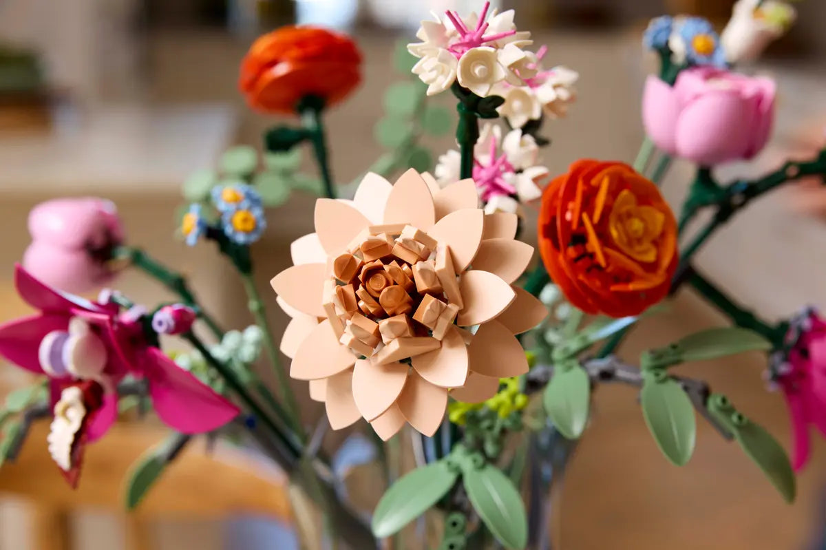 10342 LEGO ICONS - Bouquet di fiori rosa