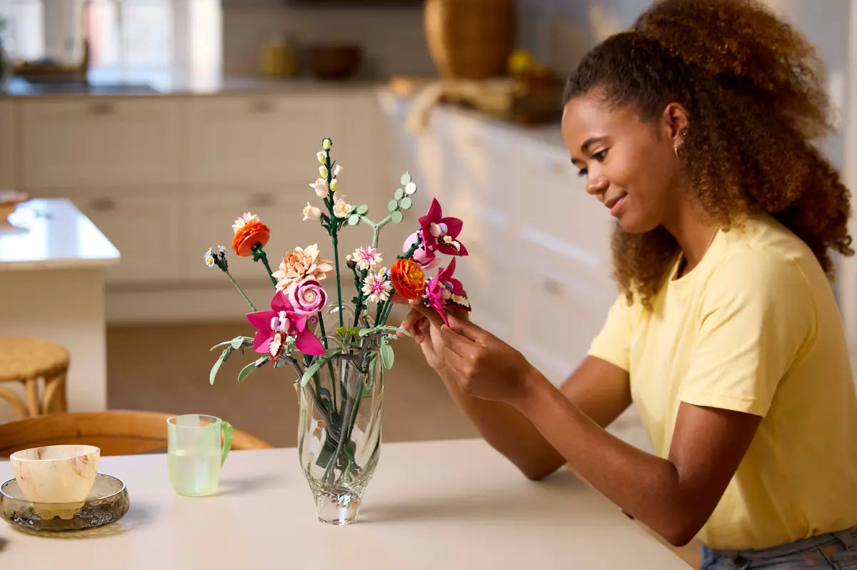 10342 LEGO ICONS - Bouquet di fiori rosa