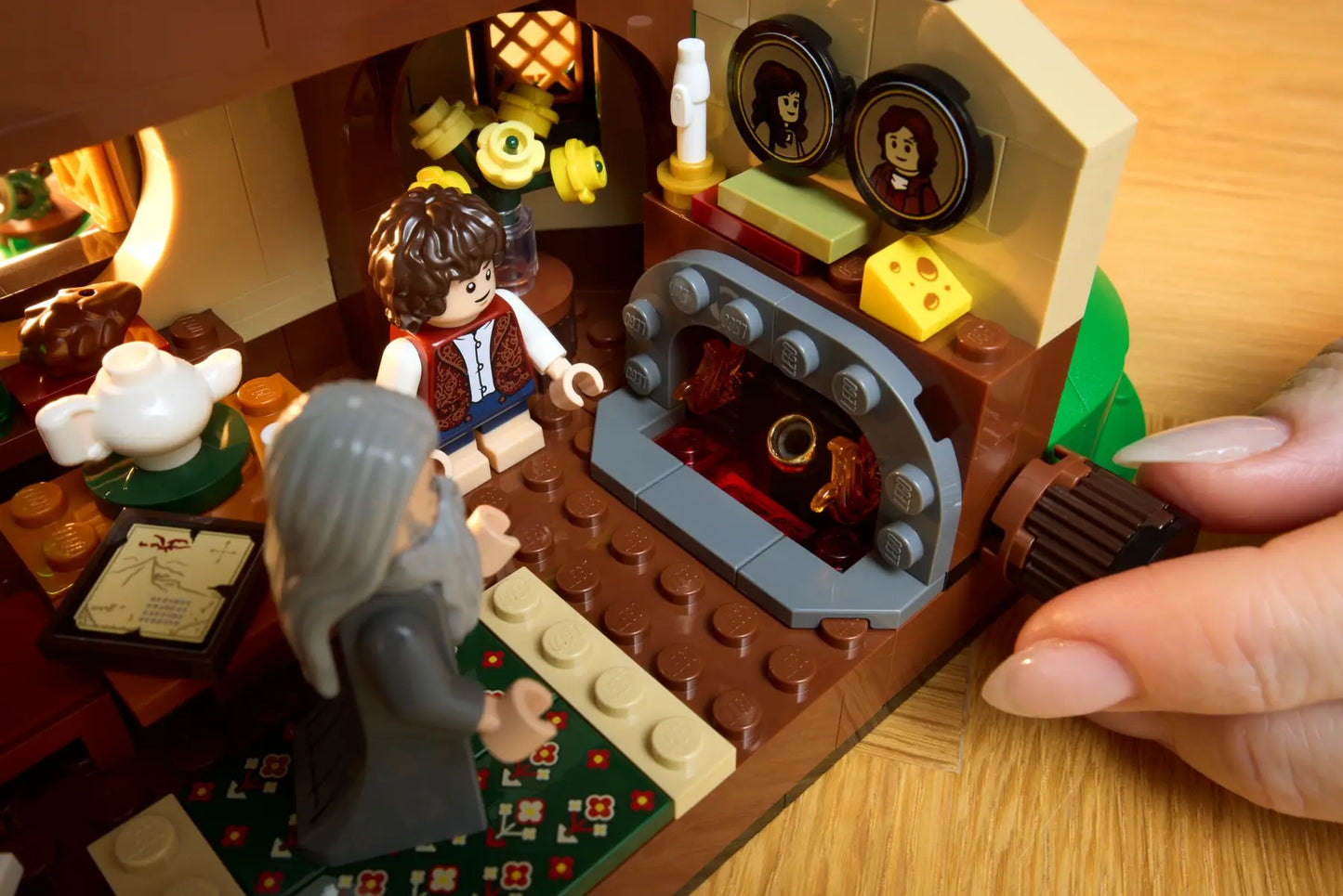 10354 ESCLUSIVA LEGO ICONS - Il Signore degli Anelli: la Contea