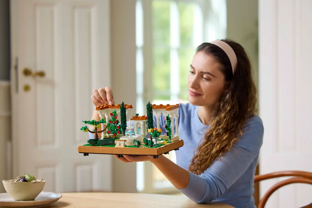 10359 LEGO ICONS - Il giardino della fontana