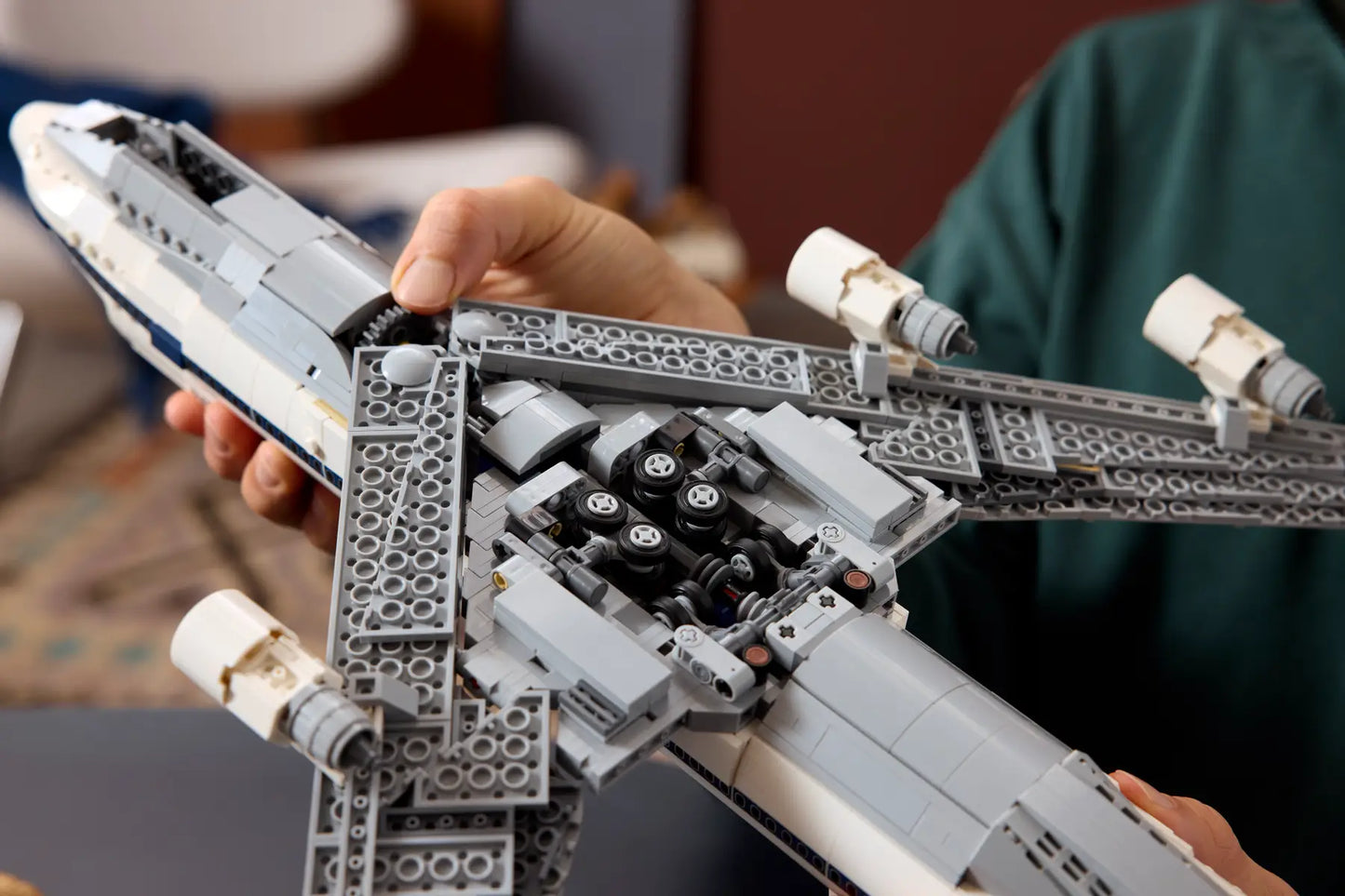 10360 ESCLUSIVA LEGO ICONS - Trasportatore di shuttle
