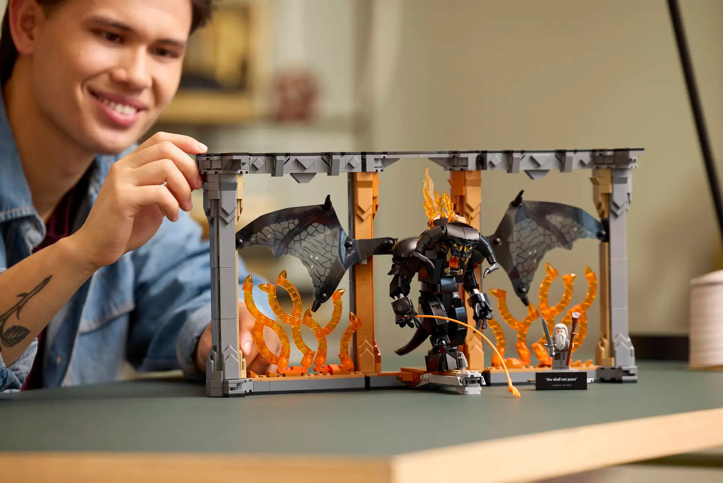 10367 LEGO ICONS - Il Signore degli Anelli: Book Nook del Balrog™