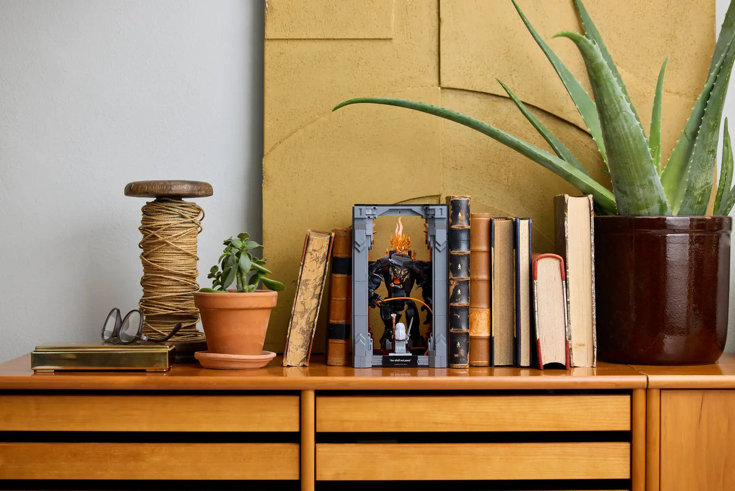 10367 LEGO ICONS - Il Signore degli Anelli: Book Nook del Balrog™