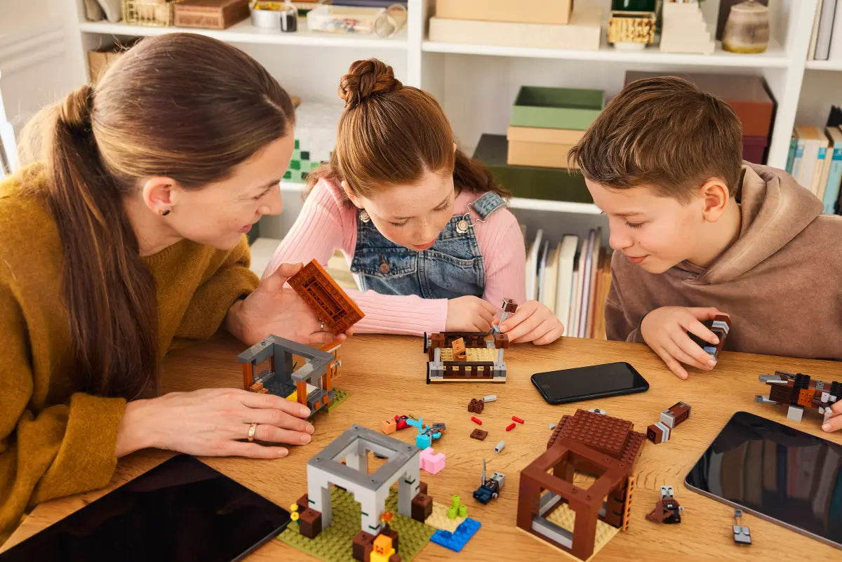 DISPONIBILE DA GIUGNO 2025 - 21278 LEGO Minecraft - L’avamposto del saccheggiatore e predone