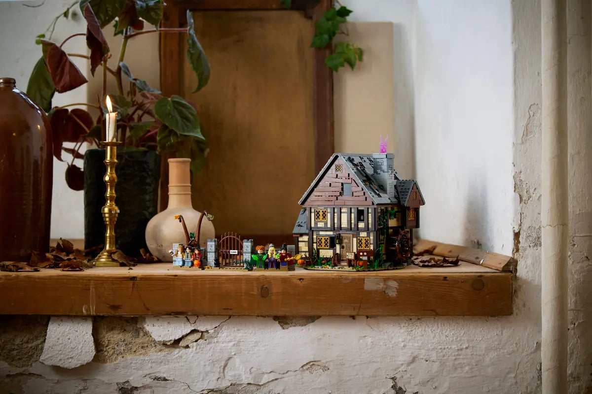 21341 ESCLUSIVA LEGO Ideas - Disney Hocus Pocus: il cottage delle sorelle Sanderson