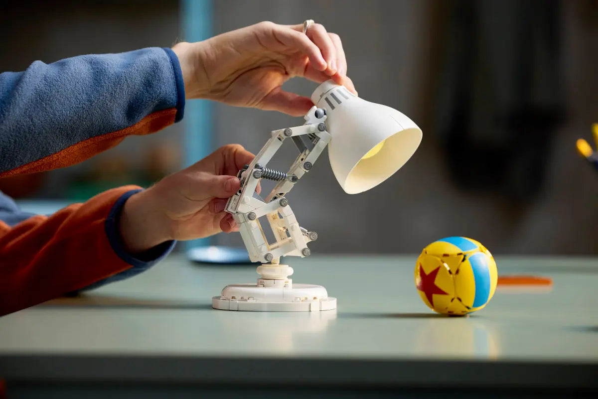 DISPONIBILE DA GIUGNO 2025 - 21357 LEGO IDEAS - Disney Pixar Luxo Jr.
