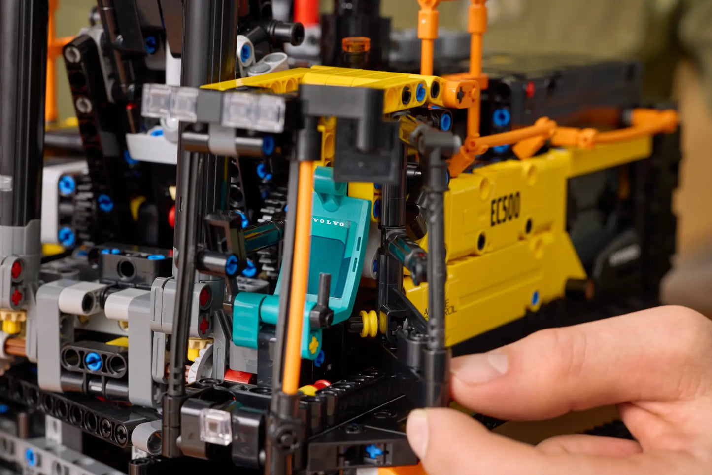 42215 LEGO Technic - Escavatore Volvo EC500 Hybrid