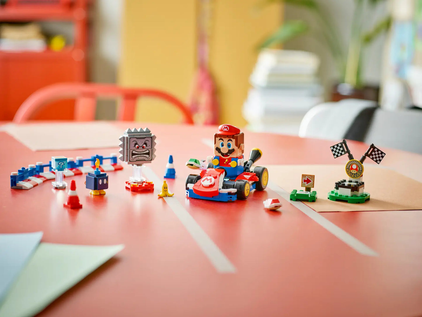 72043 LEGO Super Mario - Mario Kart™ – LEGO® Mario™ interattivo e Kart standard