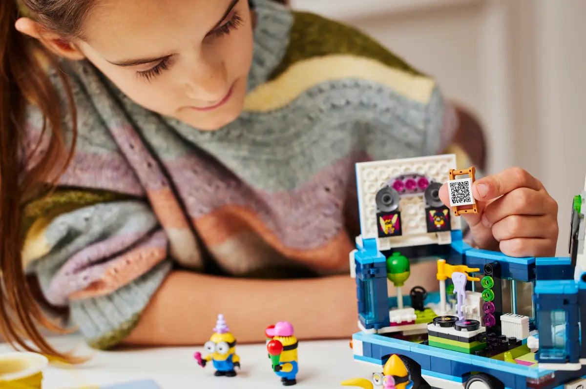 LEGO Minions 75581 - Il Party Bus musicale dei Minions