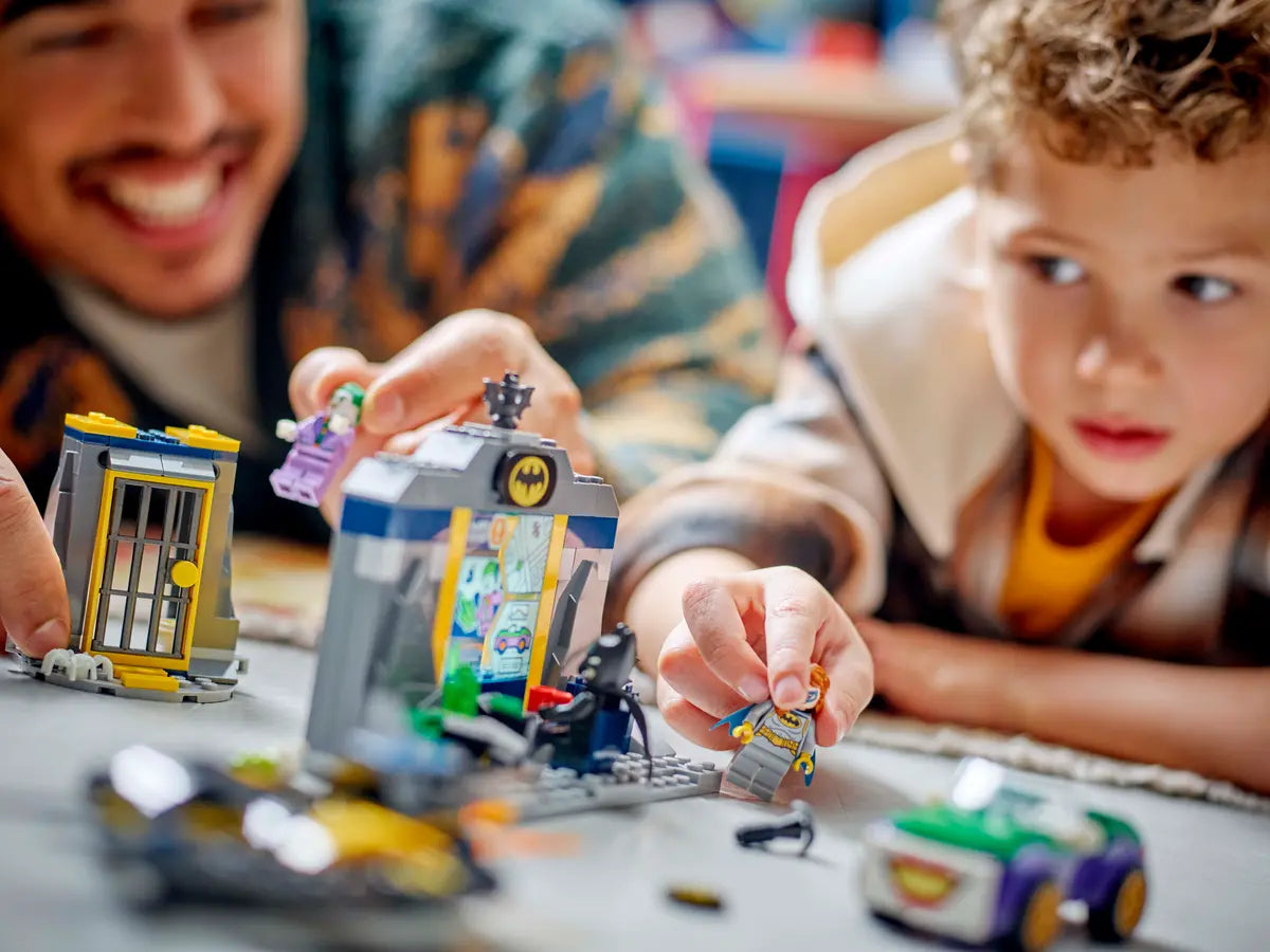 76272 LEGO DC Super Heroes - Batcaverna con Batman, Batgirl e The Joker
