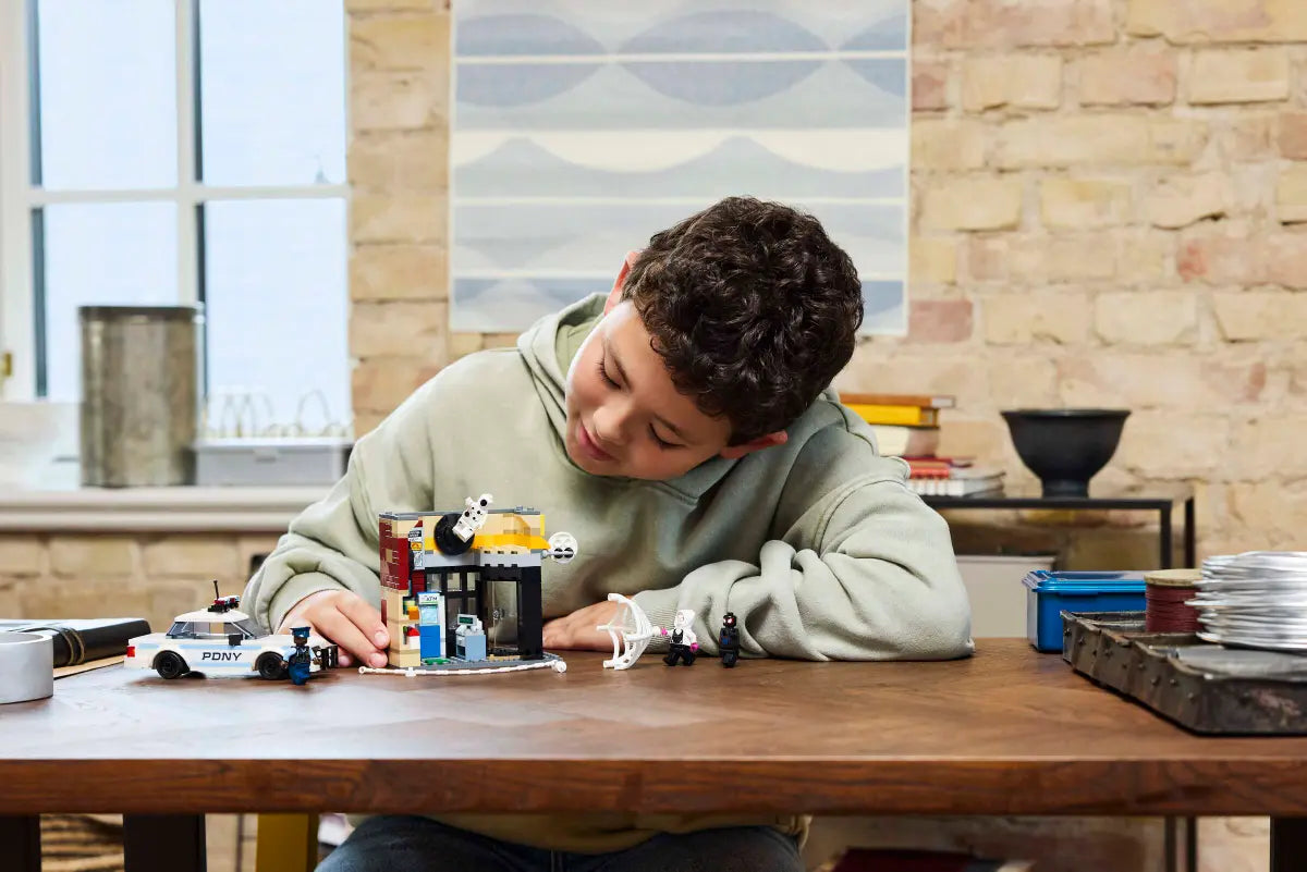76311 LEGO Marvel - Spider-Verse: Miles Morales contro la Macchia