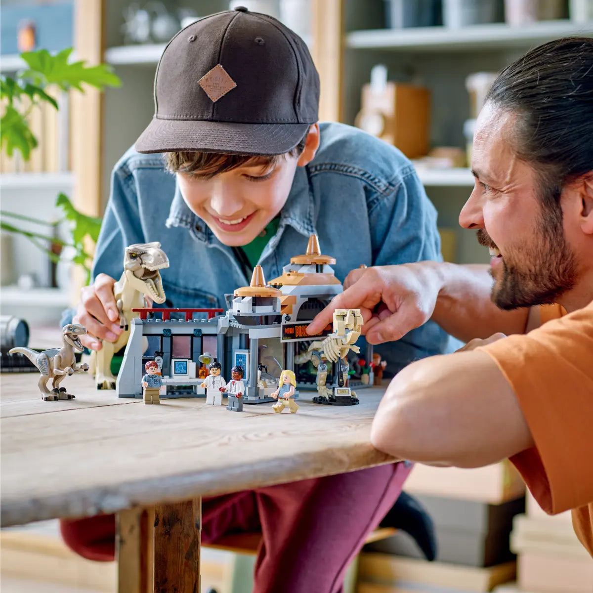 76961 LEGO Jurassic World - Centro visitatori: l’attacco del T. rex e del Raptor