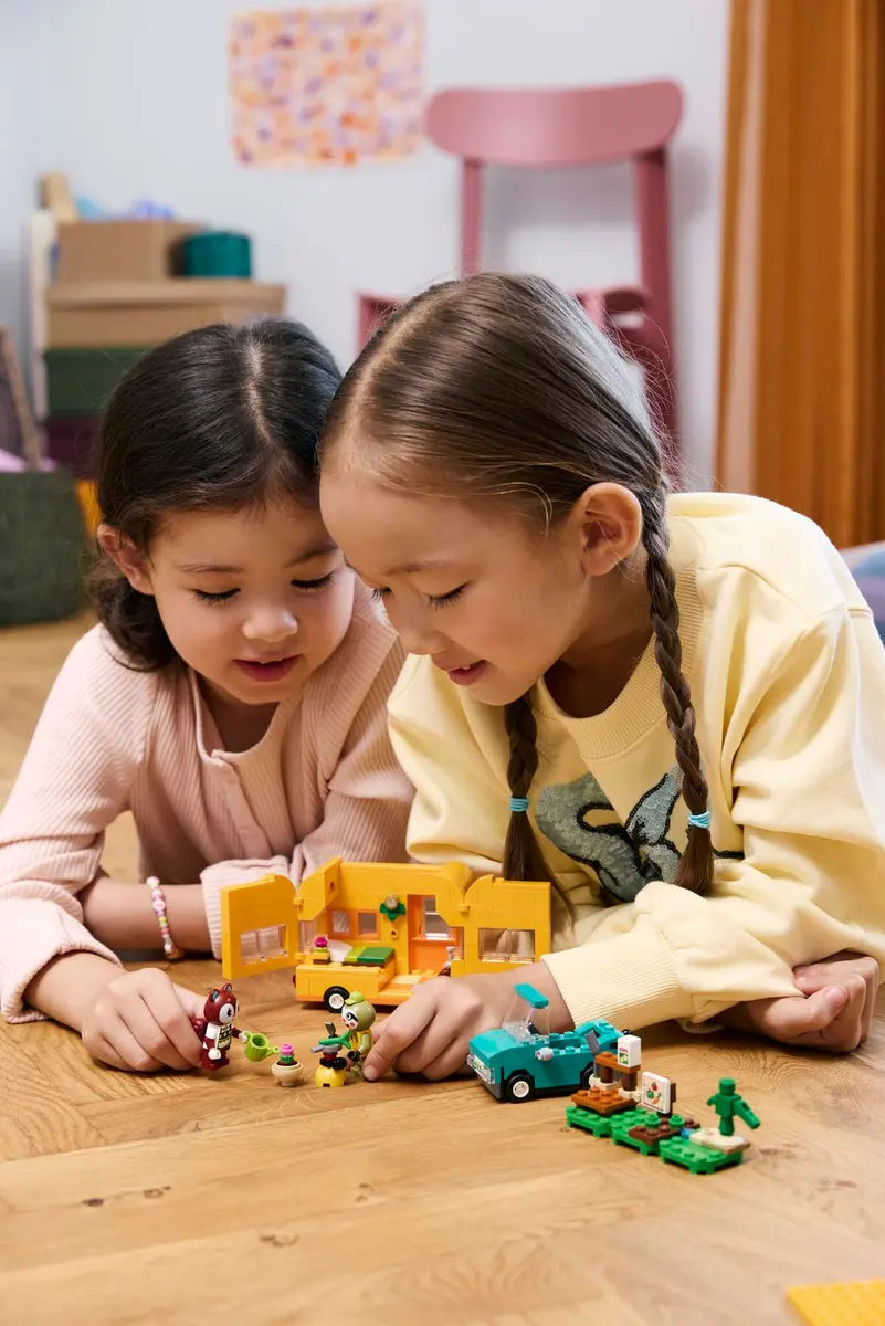 77054 LEGO® Animal Crossing™ - La roulotte e il negozio di giardinaggio di Florindo
