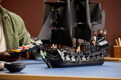 10365 LEGO ICONS - Nave pirata del Capitano Jack Sparrow