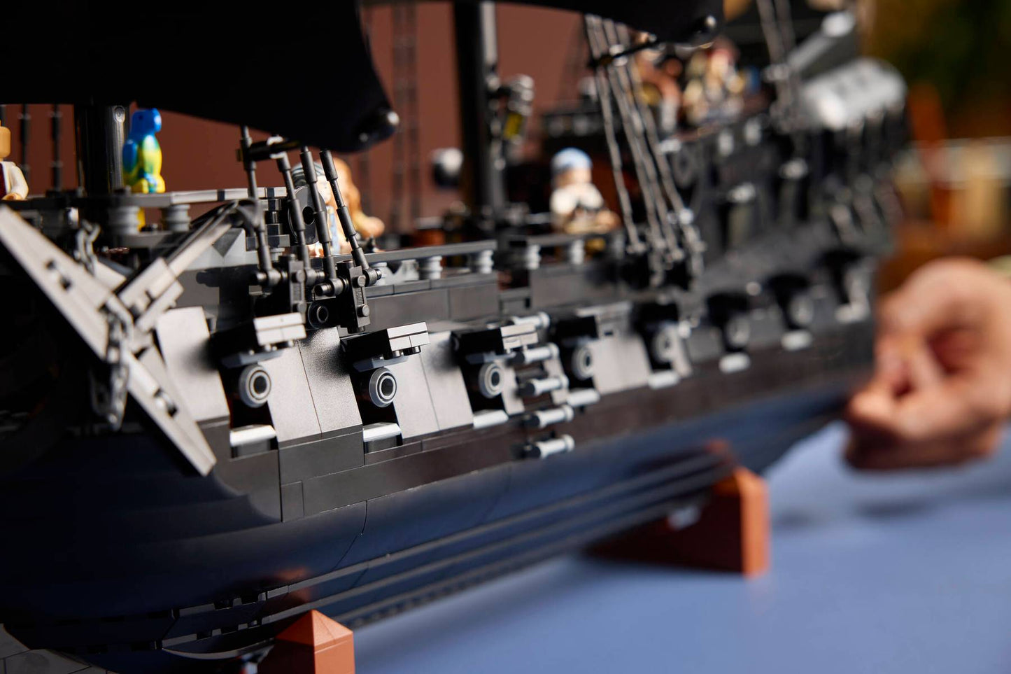 10365 LEGO ICONS - Nave pirata del Capitano Jack Sparrow