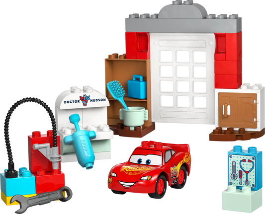 DISPONIBILE DA GIUGNO 2025 - 10456 Duplo - La visita di McQueen all’officina di Doc