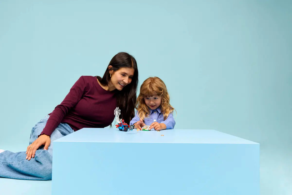 DISPONIBILE DA GENNAIO 2026 - 11206 LEGO Marvel Spiderman - Spidey sulla moto contro Rhino