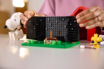 DISPONIBILE DA GIUGNO 2026 - 21368 LEGO IDEAS - Peanuts: la cuccia di Snoopy