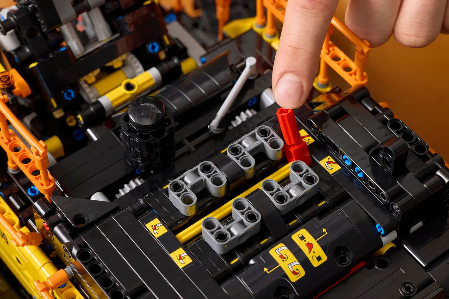 42215 LEGO Technic - Escavatore Volvo EC500 Hybrid