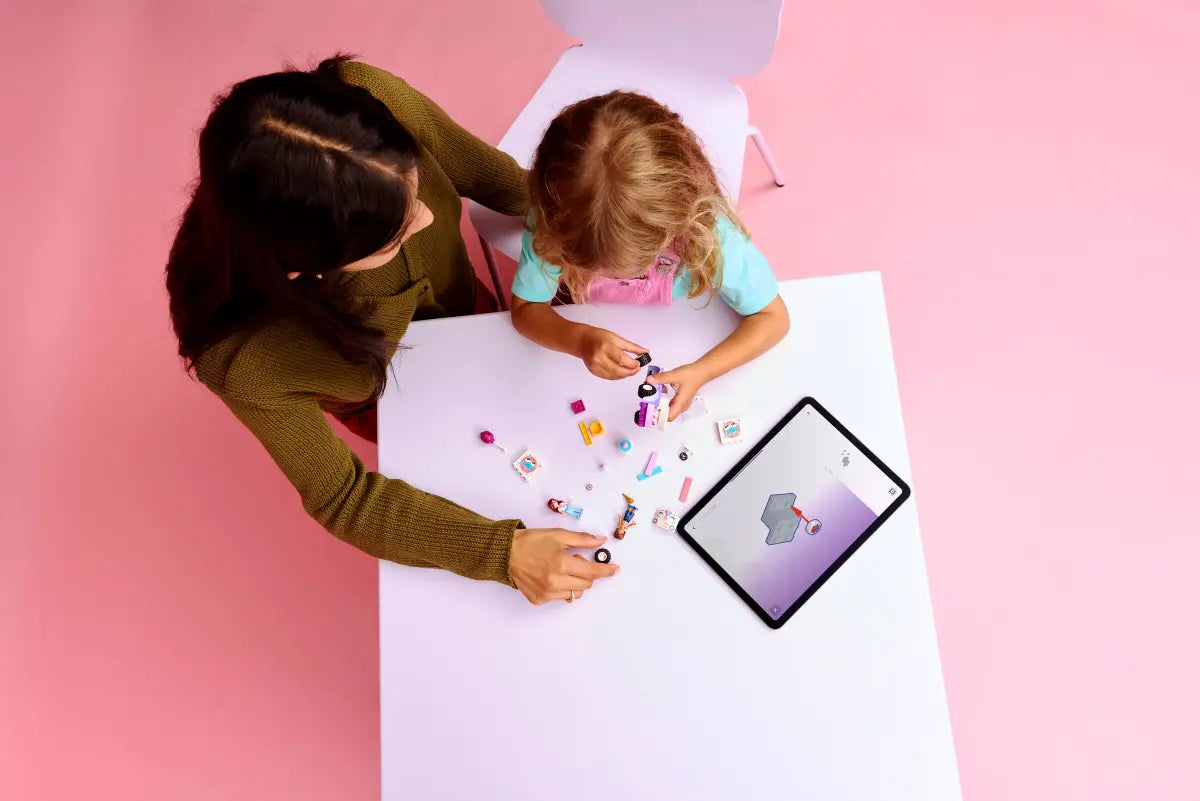 DISPONIBILE DA GENNAIO 2026 - 42675 LEGO - Friends - Auto-unicorno per la consegna di torte