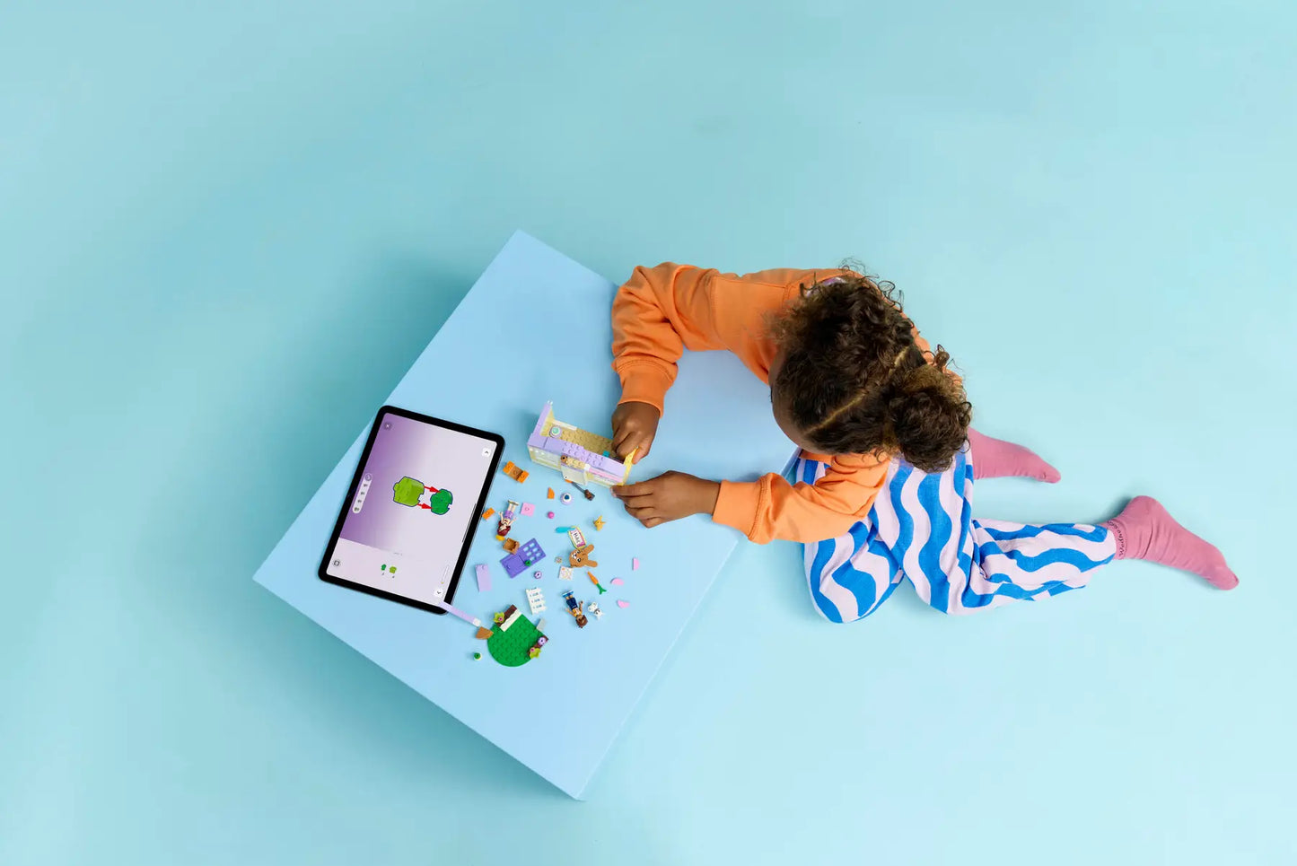 DISPONIBILE DA GENNAIO 2026 - 42679 LEGO - Friends - Hotel dei conigli di Heartlake City