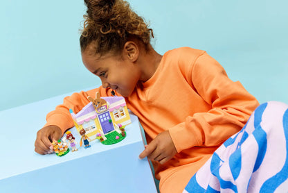 DISPONIBILE DA GENNAIO 2026 - 42679 LEGO - Friends - Hotel dei conigli di Heartlake City