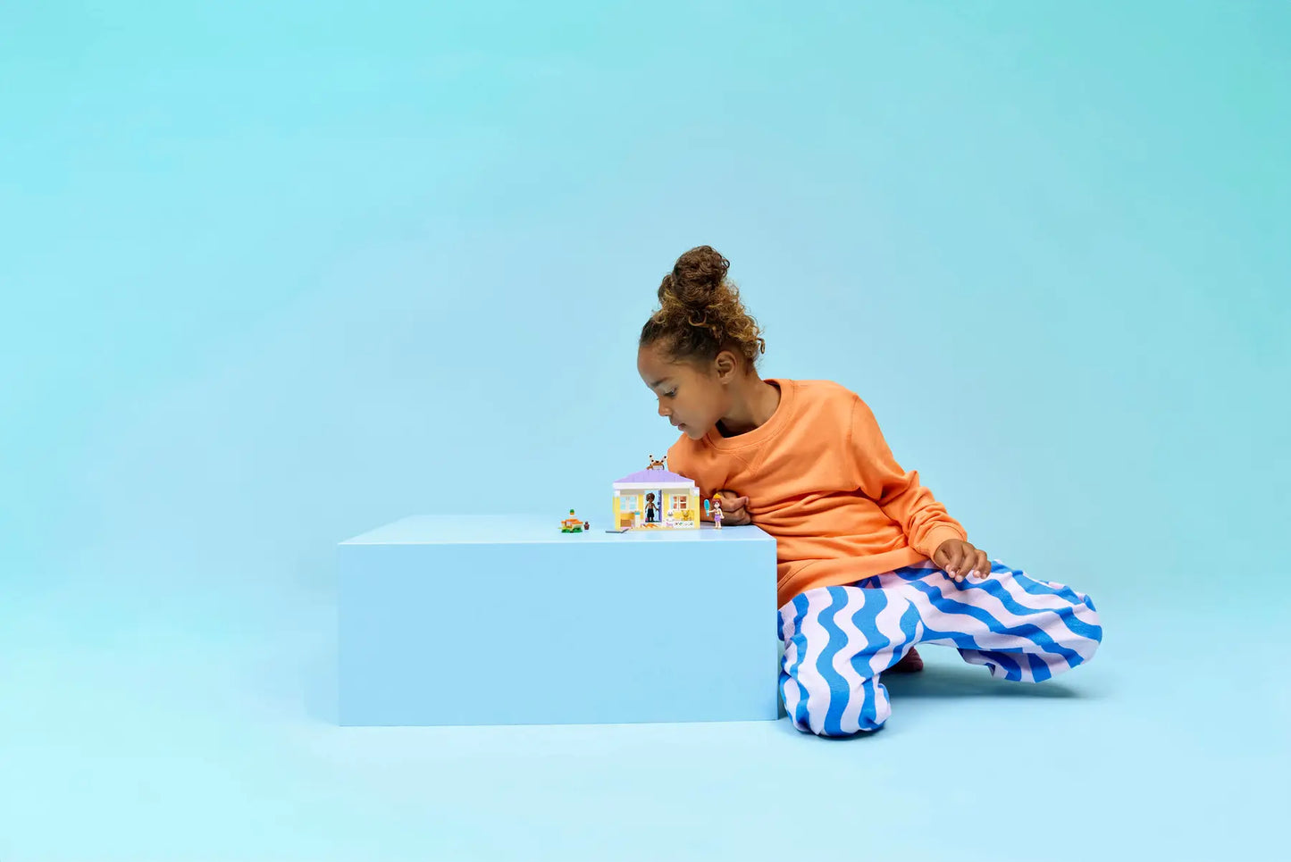 DISPONIBILE DA GENNAIO 2026 - 42679 LEGO - Friends - Hotel dei conigli di Heartlake City