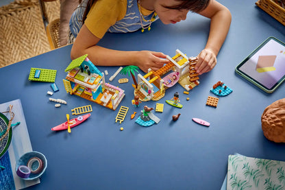 DISPONIBILE DA GENNAIO 2026 - 42699 LEGO - Friends - Casa sulla spiaggia con foche