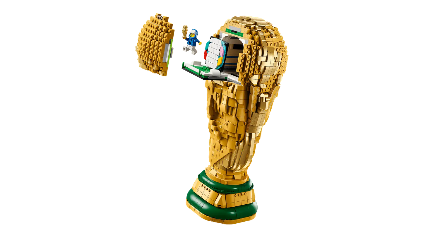 DISPONIBILE DA MARZO 2026 - 43020 LEGO Editions - Trofeo ufficiale Coppa del Mondo FIFA