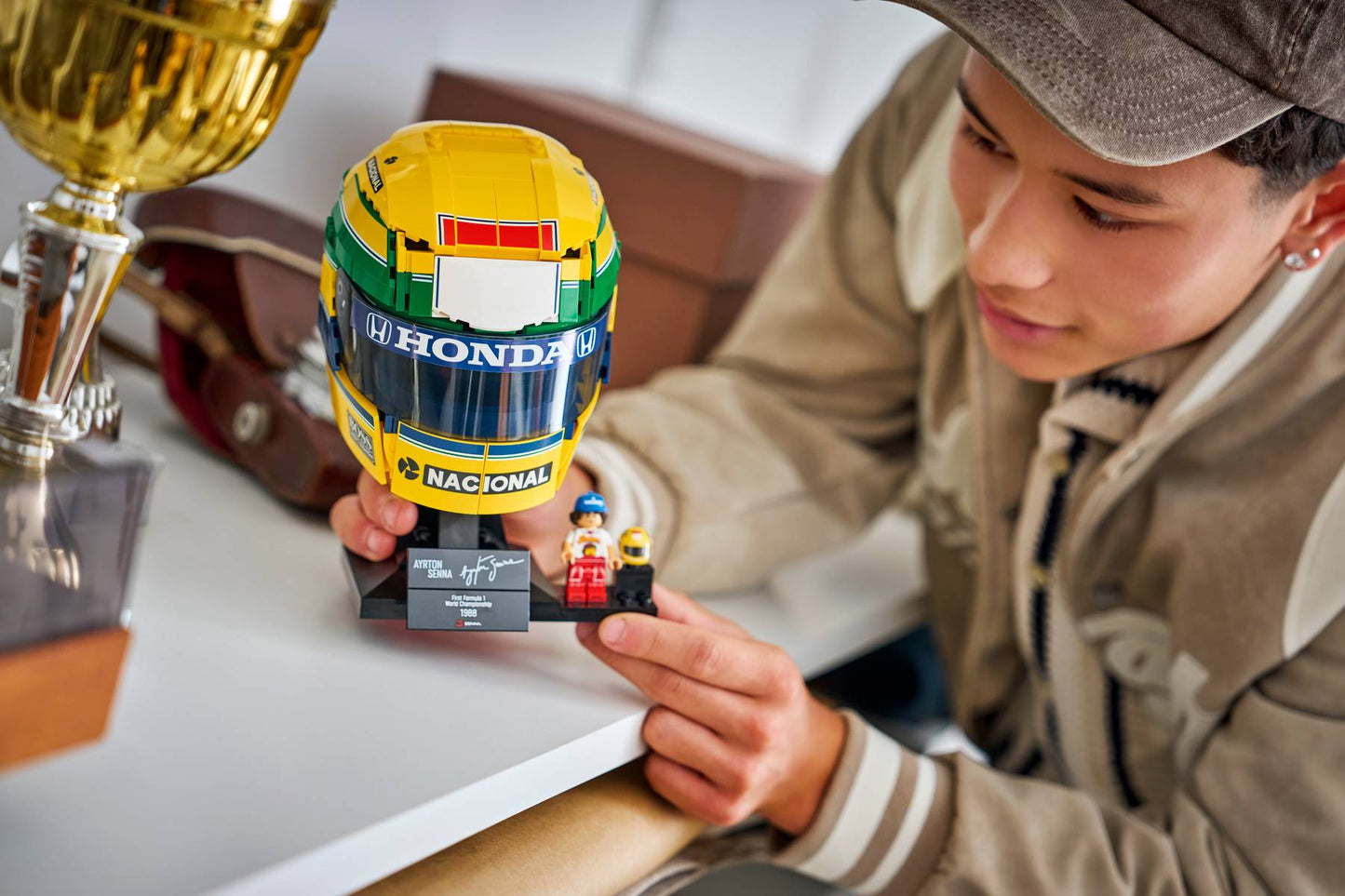 DISPONIBILE DA SETTEMBRE 2026 - 43024 LEGO Editions - Casco Ayrton Senna