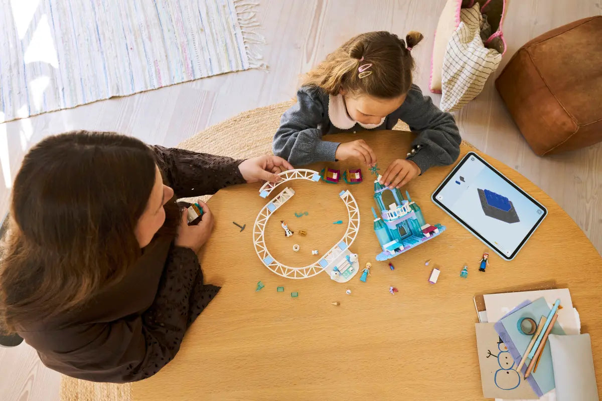 DISPONIBILE DA GENNAIO 2026 - 43281 LEGO Disney - Castello di ghiaccio di Elsa e avventura sulla neve