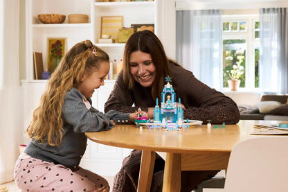 DISPONIBILE DA GENNAIO 2026 - 43281 LEGO Disney - Castello di ghiaccio di Elsa e avventura sulla neve