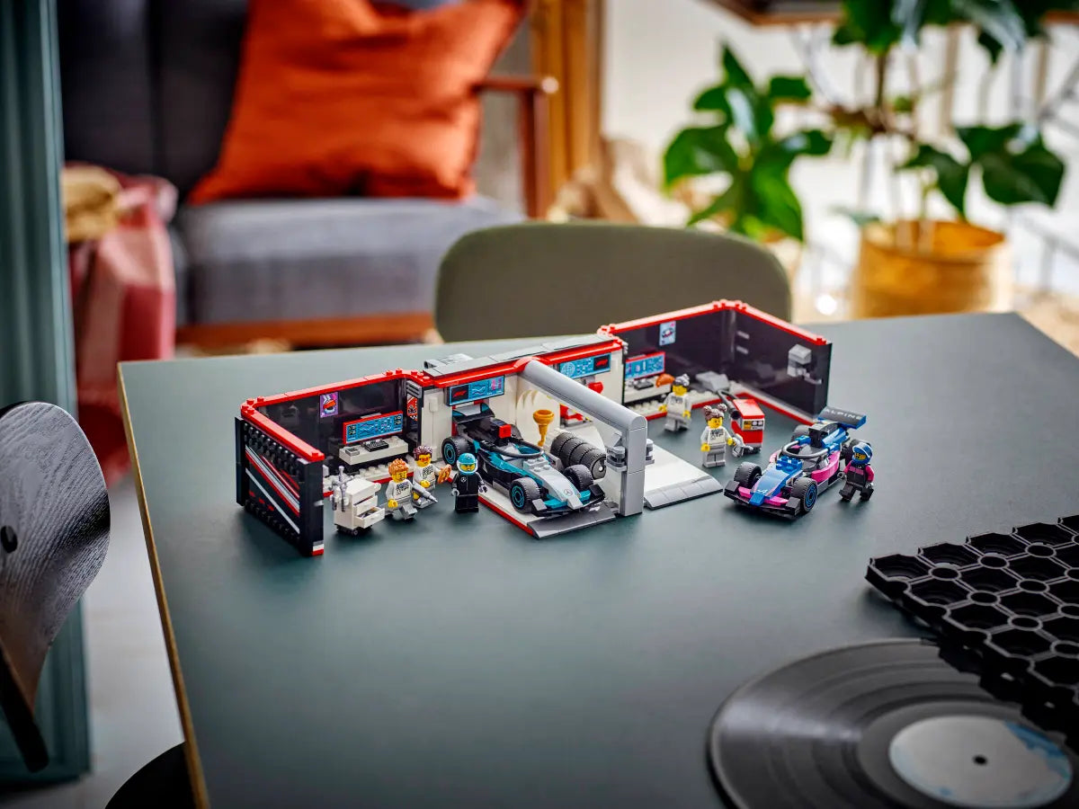 60444 LEGO City - Garage con monoposto Mercedes-AMG e Alpine F1®