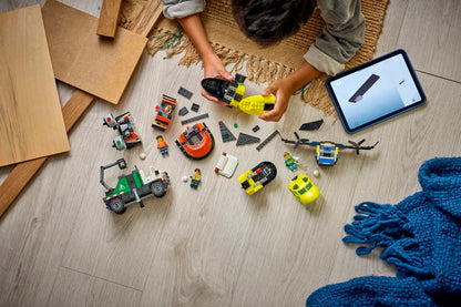 DISPONIBILE DA GENNAIO 2026 - 60505 LEGO City - Remix aereo, camion di servizio e hovercraft