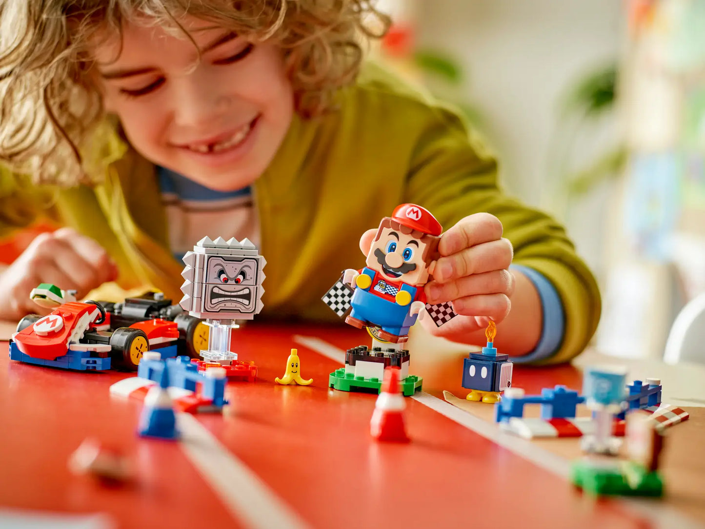 72043 LEGO Super Mario - Mario Kart™ – LEGO® Mario™ interattivo e Kart standard
