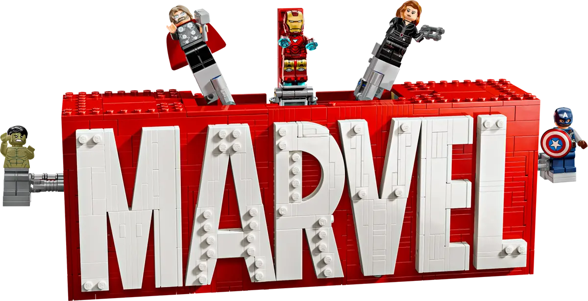 DISPONIBILE DA GENNAIO 2025 - 76313 LEGO Marvel - Logo e Minifigure MARVEL