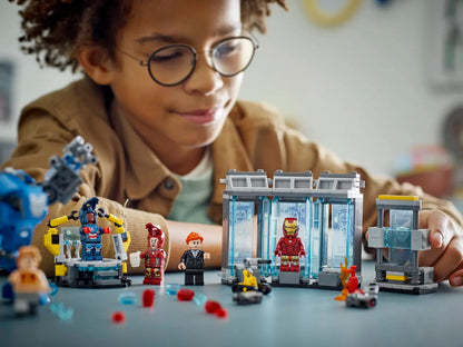 DISPONIBILE DA APRILE 2025 - 76315 LEGO Marvel - Laboratorio di Iron Man: Sala delle Armature