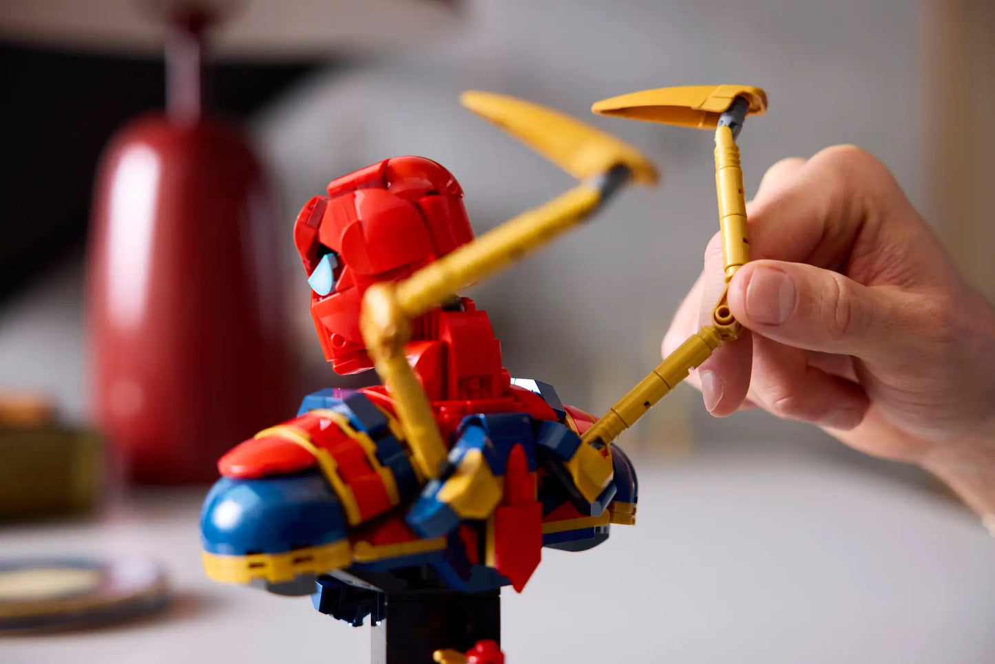 DISPONIBILE DA AGOSTO 2025 - 76326 LEGO Marvel - Busto di Iron Spider-Man