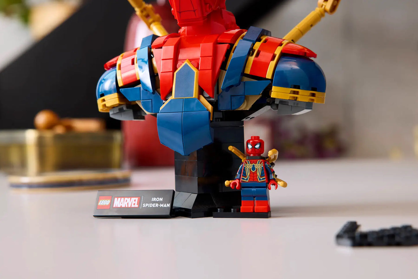 DISPONIBILE DA AGOSTO 2025 - 76326 LEGO Marvel - Busto di Iron Spider-Man