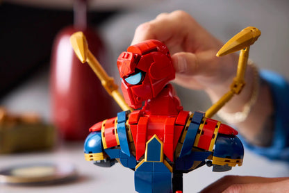DISPONIBILE DA AGOSTO 2025 - 76326 LEGO Marvel - Busto di Iron Spider-Man