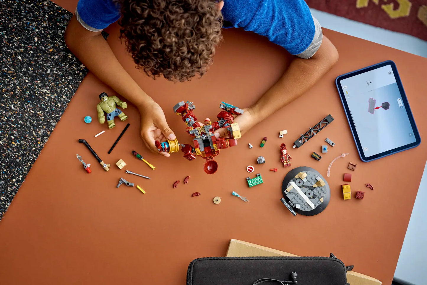 DISPONIBILE DA GENNAIO 2026 - 76343 LEGO Marvel - Battaglia epica: Hulkbuster vs. The Hulk