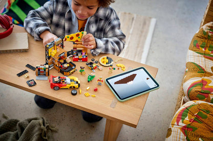 DISPONIBILE DA GIUGNO 2026 - 60496 LEGO City - Centro di consegna pizze con veicoli