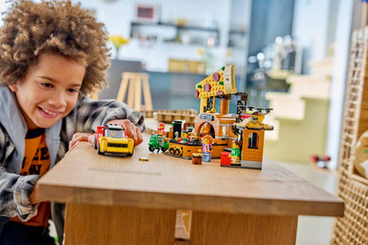DISPONIBILE DA GIUGNO 2026 - 60496 LEGO City - Centro di consegna pizze con veicoli