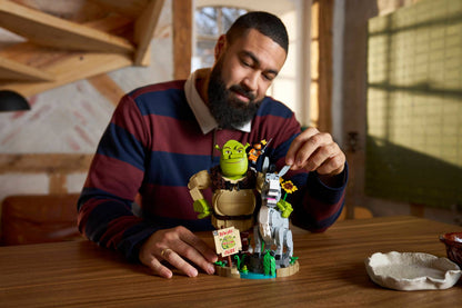 DISPONIBILE DA AGOSTO 2026 - 72423 LEGO Shrek - Shrek, Ciuchino e Gatto con gli Stivali