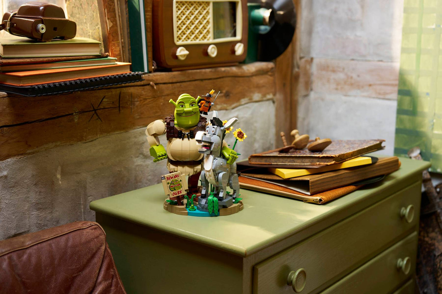 DISPONIBILE DA AGOSTO 2026 - 72423 LEGO Shrek - Shrek, Ciuchino e Gatto con gli Stivali