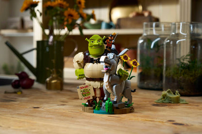 DISPONIBILE DA AGOSTO 2026 - 72423 LEGO Shrek - Shrek, Ciuchino e Gatto con gli Stivali