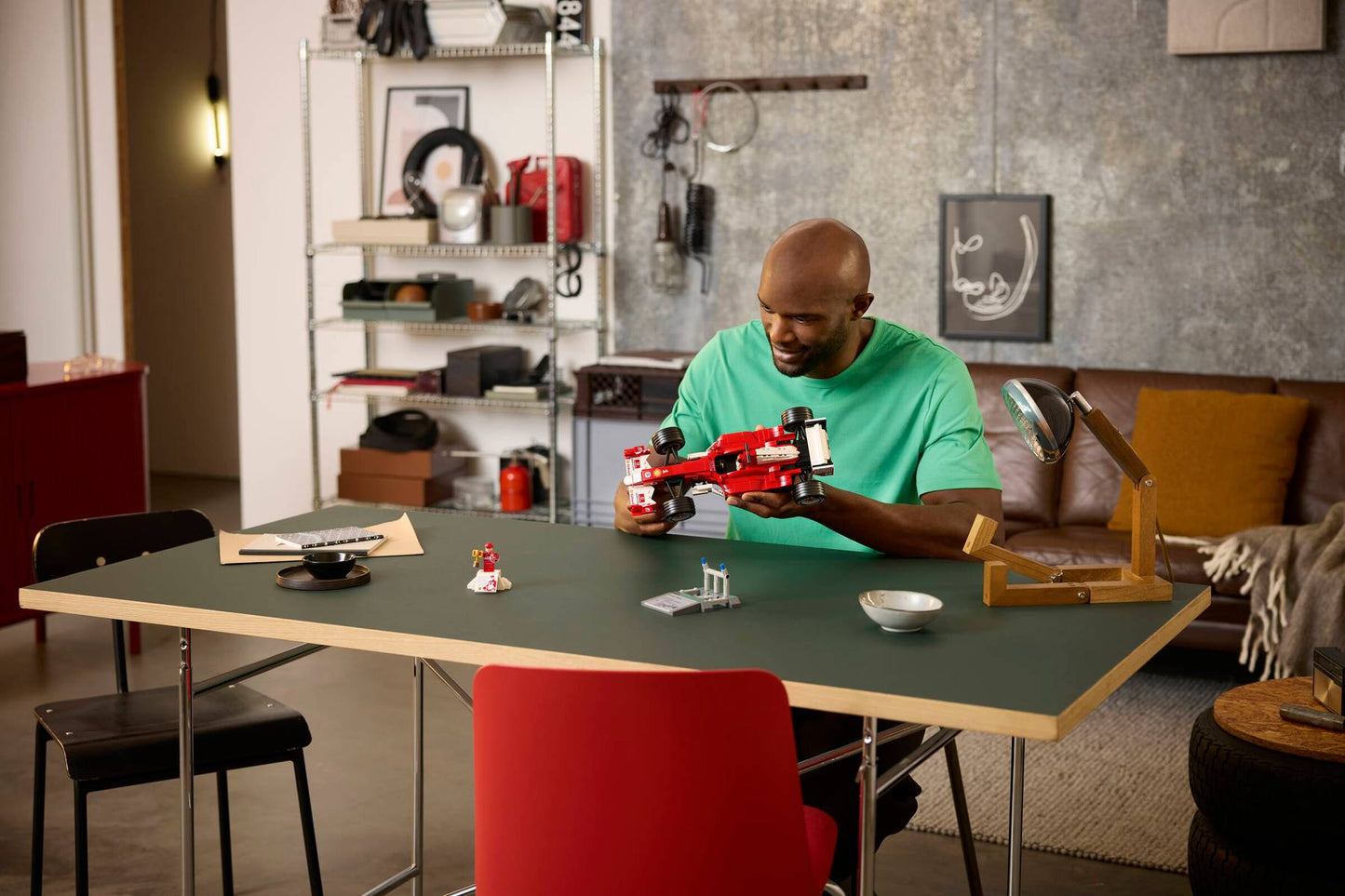 11375 LEGO ICONS - Ferrari F2004 e Michael Schumacher