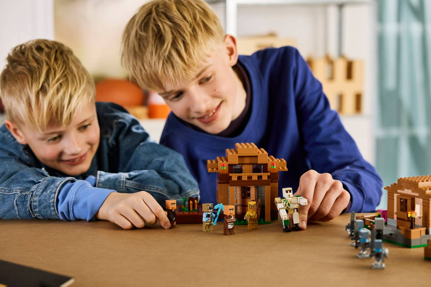 DISPONIBILE DA GIUGNO 2026 - 21596 LEGO Minecraft - Attacco al villaggio dell’Evocatore